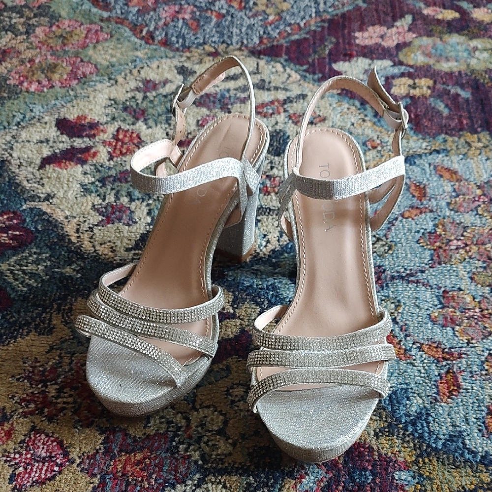 TOP Moda Glittering Silver Strappy Heels